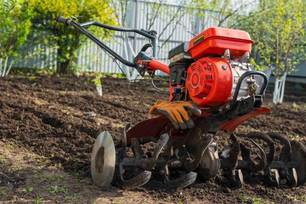 Du sol durci au potager productif grâce au travail mécanisé